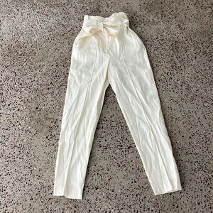 NWOT VERONICA BEARD
Clerence Paperbag Pants